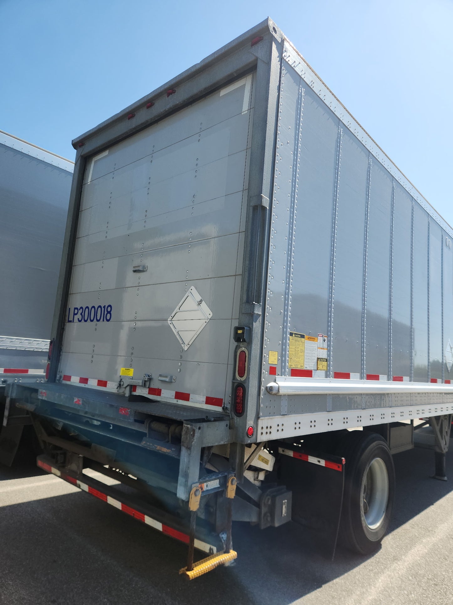 2016 - 30' Wabash Duraplate - Roll Door / Lift Gates