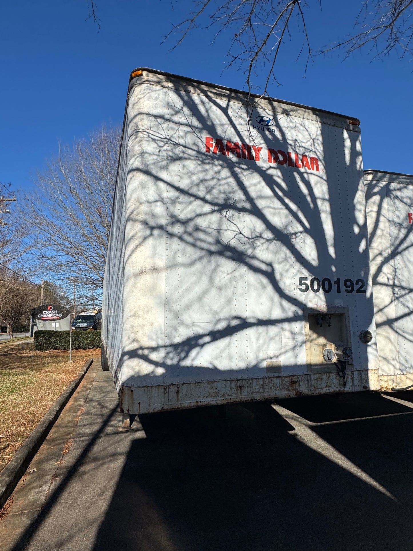 2004 53' Hyundai Dry Van - With Lift Gate